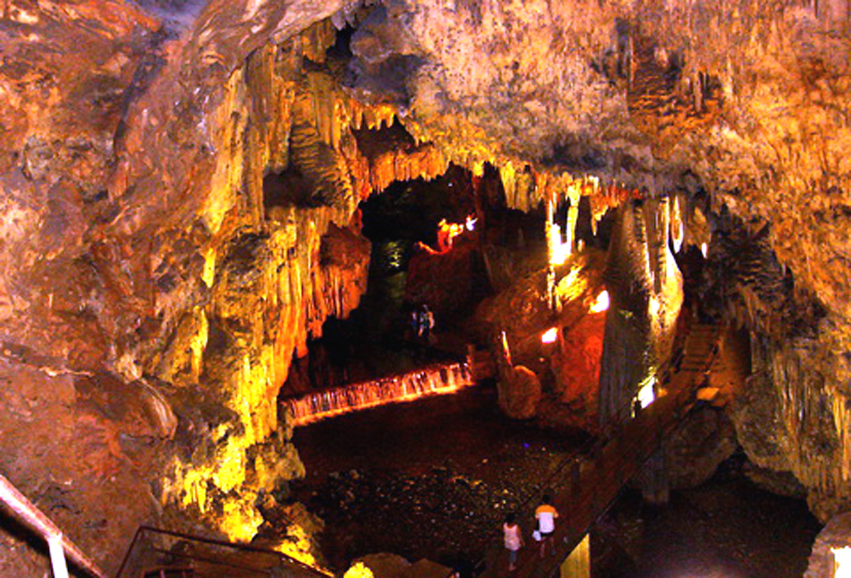 Caverna do Diabo<a style='float:right;color:#ccc' href='https://www3.al.sp.gov.br/repositorio/noticia/10-2008/eldorado caverna.jpg' target=_blank><i class='bi bi-zoom-in'></i> Clique para ver a imagem </a>